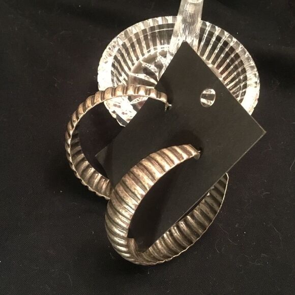 Oversized Silvertone Crinkled Earrings - Picture 5 of 6